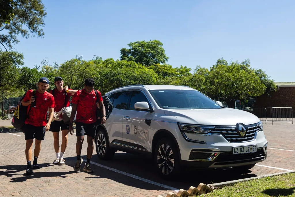 tennis plays and renault vehicle