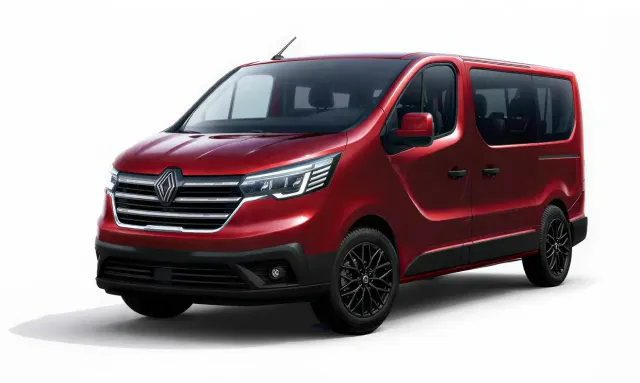 Renault Trafic Passenger Red
